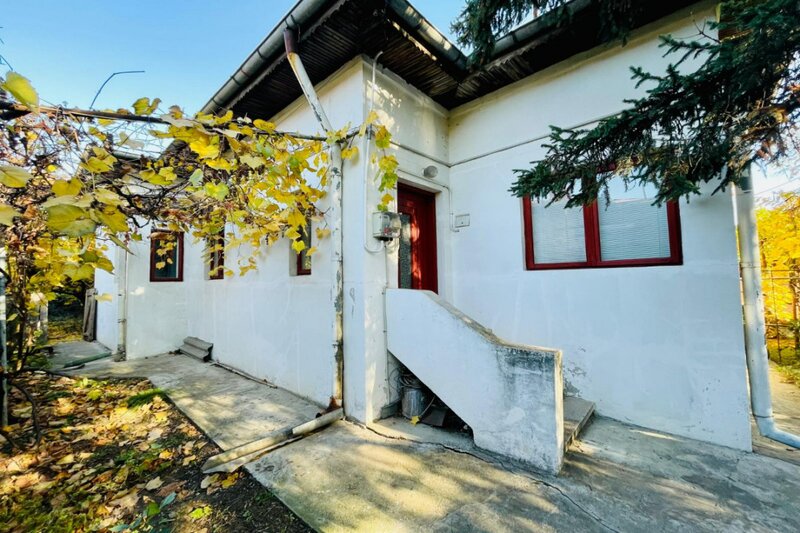 Bucurestii Noi - Mitr.Varlaam 40, Casa 3 camere, 140 mp, lot 270 mp.